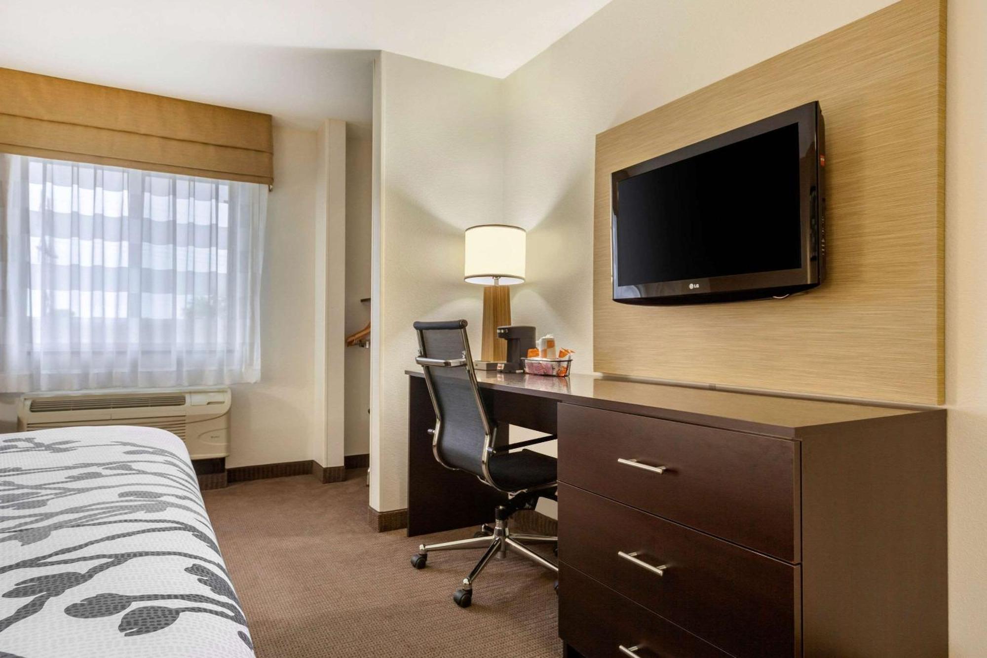 Sleep Inn & Suites Grand Forks Near Alerus Center Zewnętrze zdjęcie
